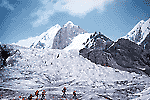 Группа на леднике Каинды и вершины хребта Иныльчек-тау (1989)