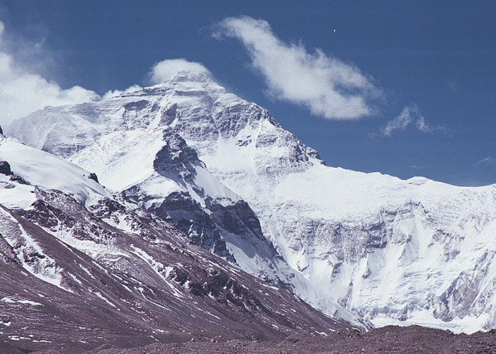 http://www.mountain.ru/world_mounts/himalayas/2002/everest/img/everest_1_hr.jpg