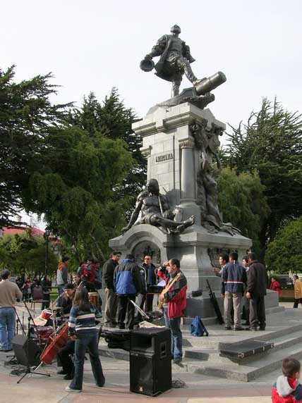 <figcaption>Памятник Магеллану</figcuption>