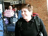 <figcaption>Марина, Олег и Андрей в аэропорту Катманду</figcuption>