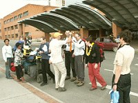 <figcaption>встреча в аэропорту Катманду</figcuption>